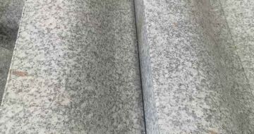 桂林芙蓉白S型拉丝面路沿石
