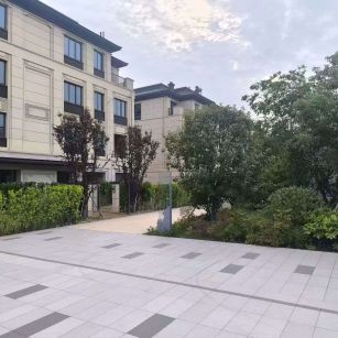 桂林 芝麻白与芝麻白搭配铺装，尺寸1200*600