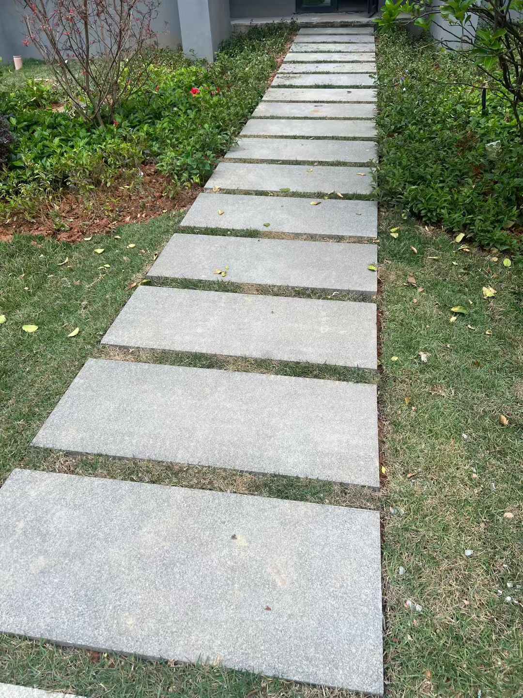 桂林 芝麻黑小区踏步、汀步石铺装效果