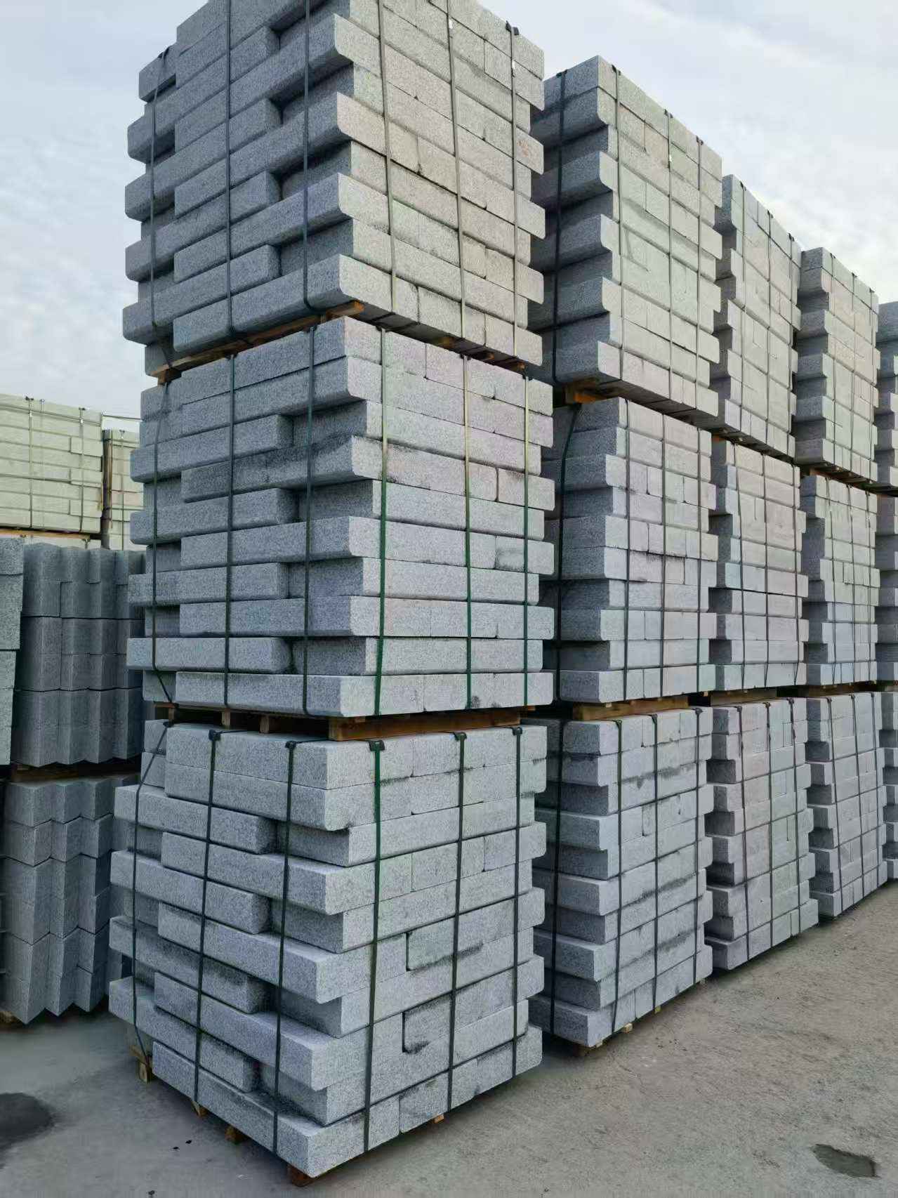 桂林 路沿石（路侧石），颜色一致，尺寸标准