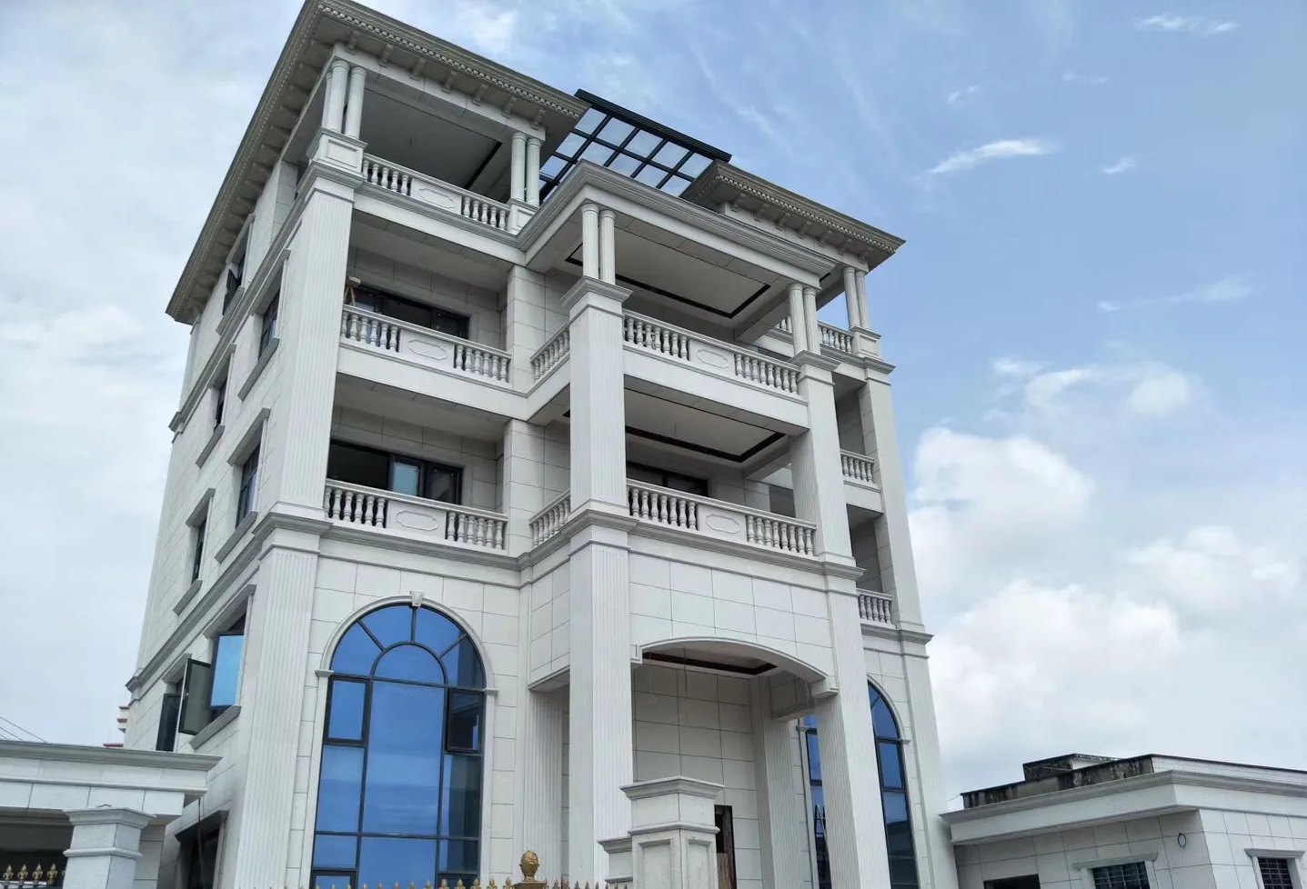 桂林芝麻白别墅干挂效果展示