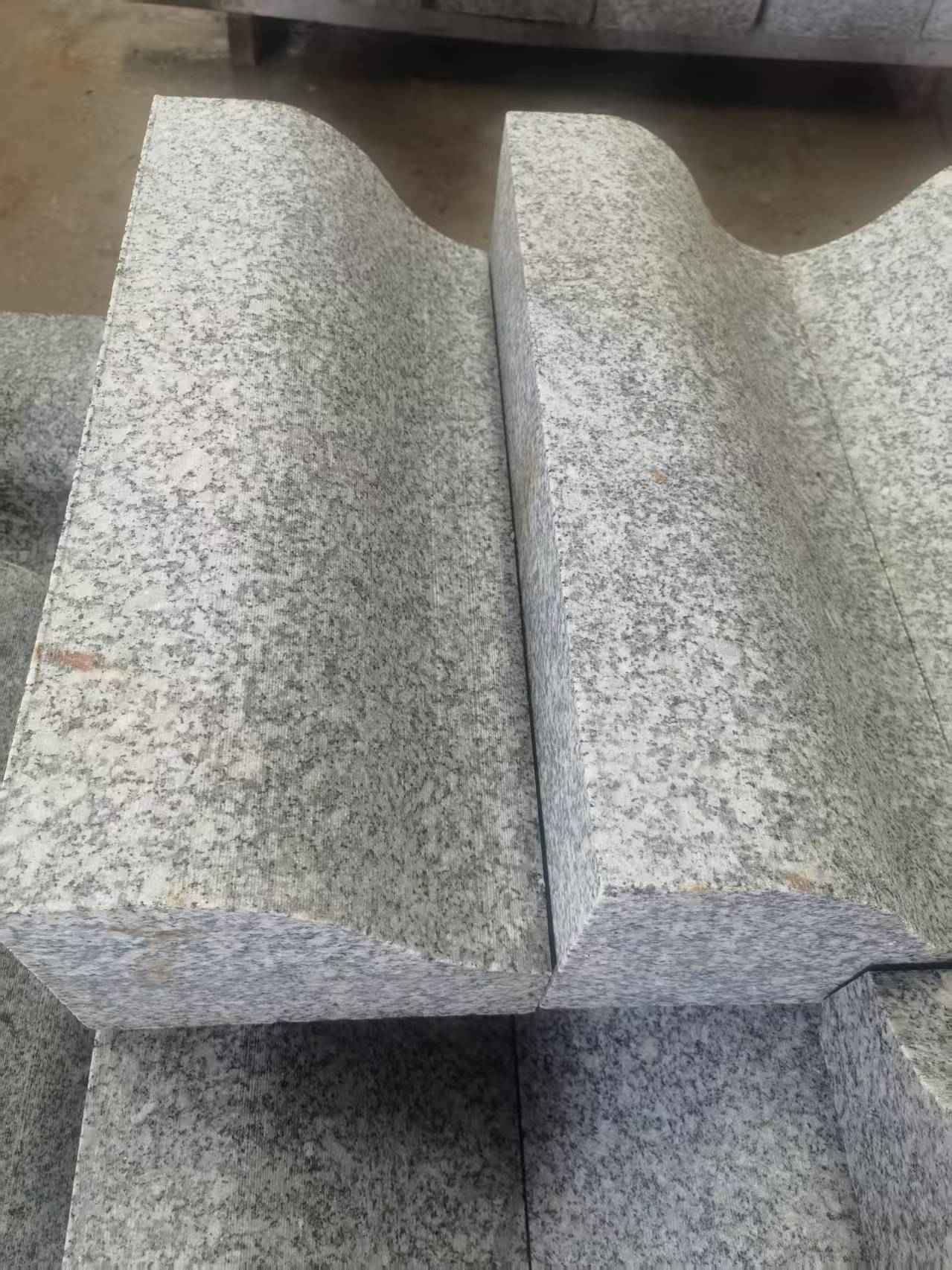 桂林芙蓉白S型拉丝面路沿石