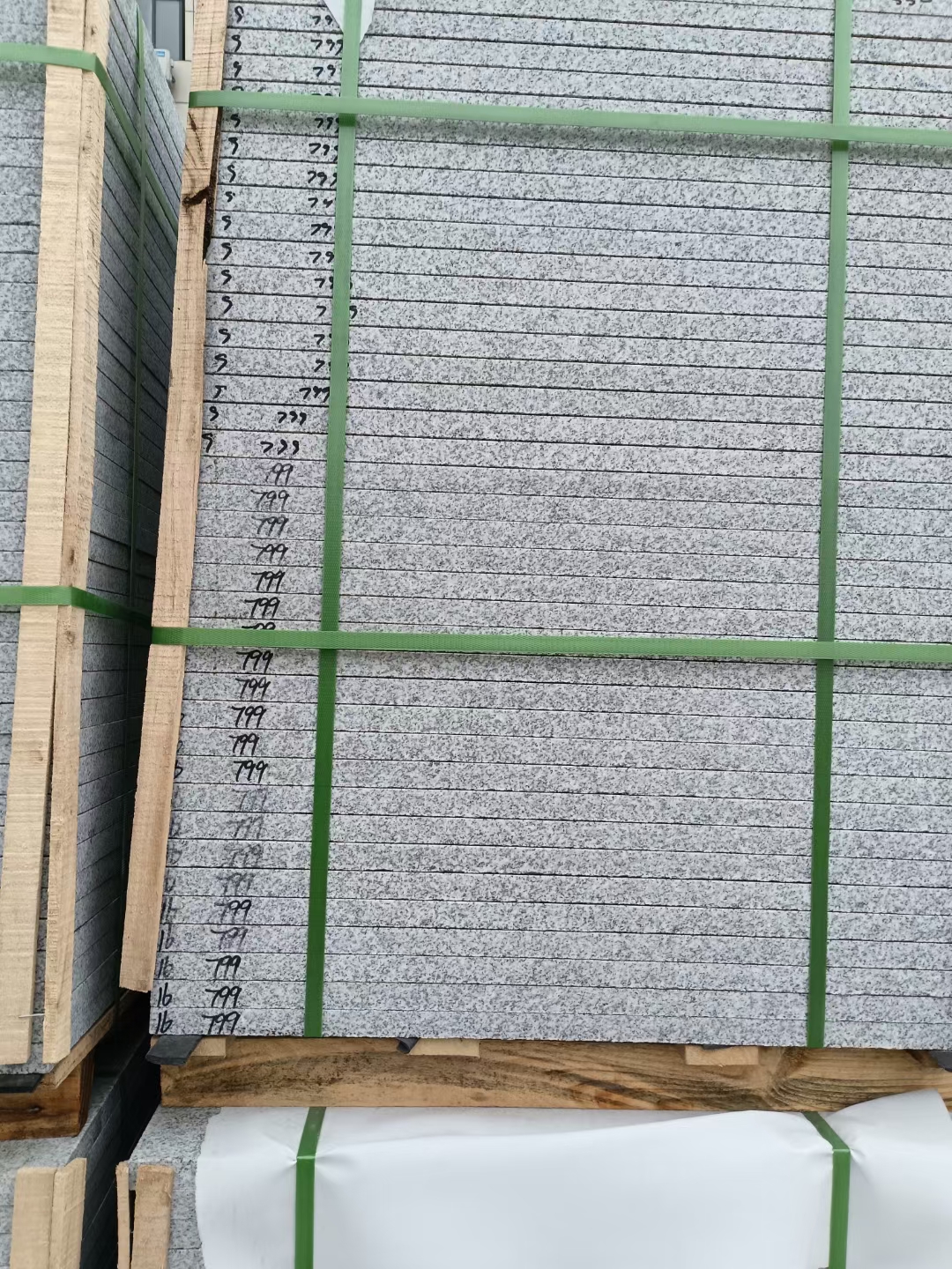 桂林 芝麻白石材地铺做法